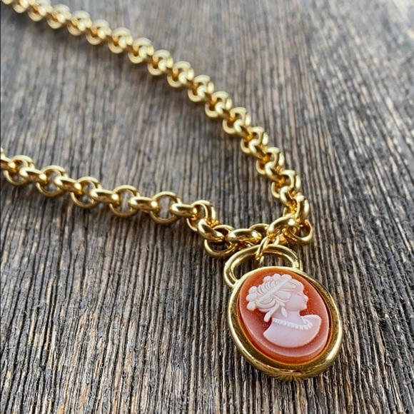 18K gold plated Cameo Necklace - Picture 1 of 2